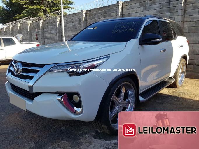 TOYOTA HILUX SW4 16/16