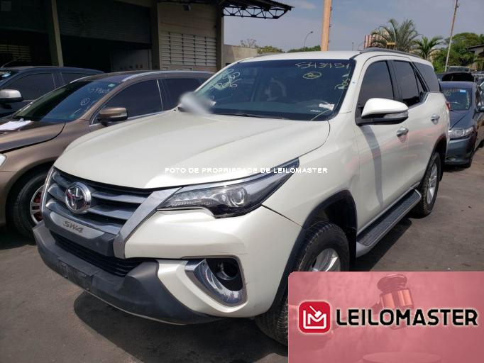 TOYOTA HILUX SW4 19/19 