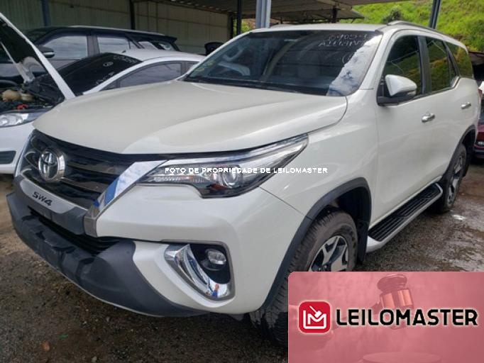 TOYOTA HILUX SW4 19/19