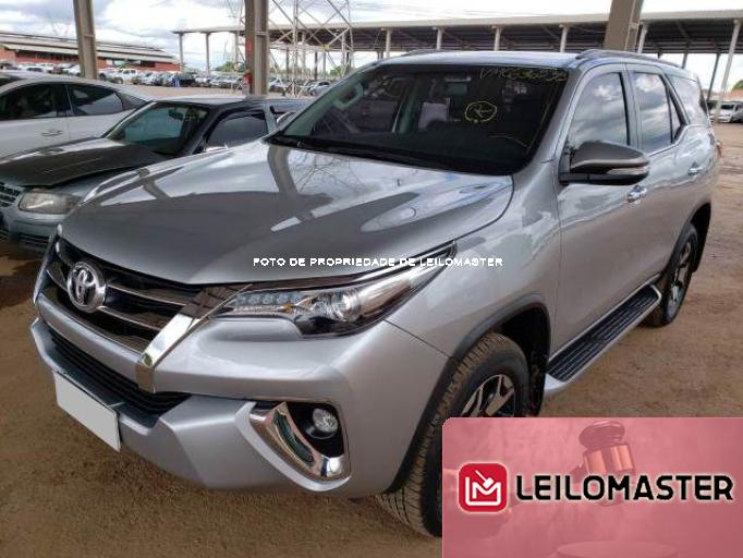 TOYOTA HILUX SW4 16/16